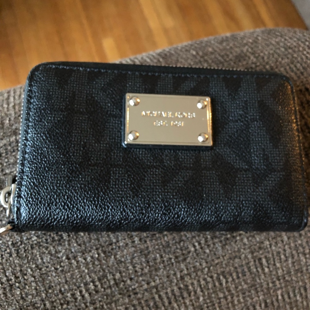 Michael Kors wallet / wristlet
